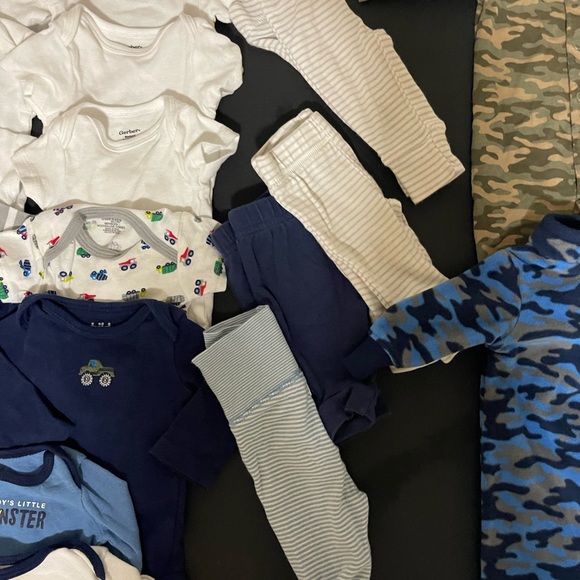 Lot of Newborn Boy Clothes - Picture 5 of 5